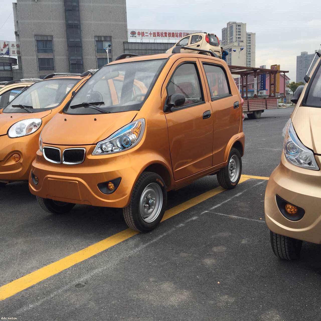 新款五开门铁壳电动四轮车
